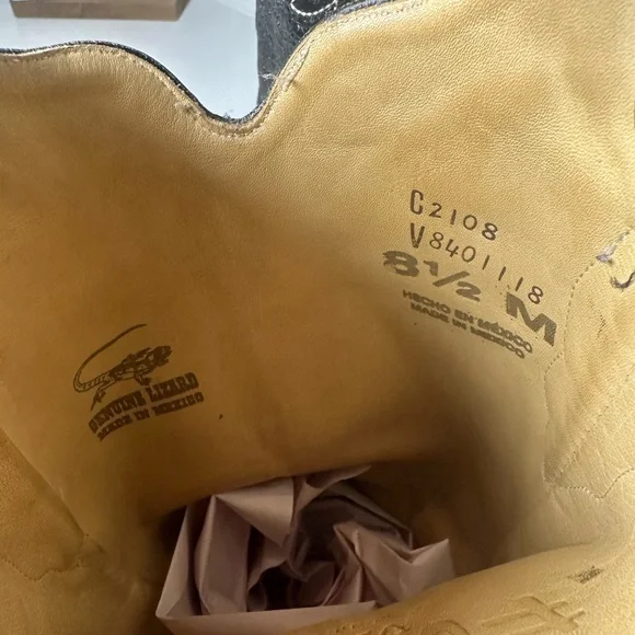 **SOLD**Corral Women’s 8.5M Black Embroidered Cowboy Boots Distressed Western - Picture 10 of 10